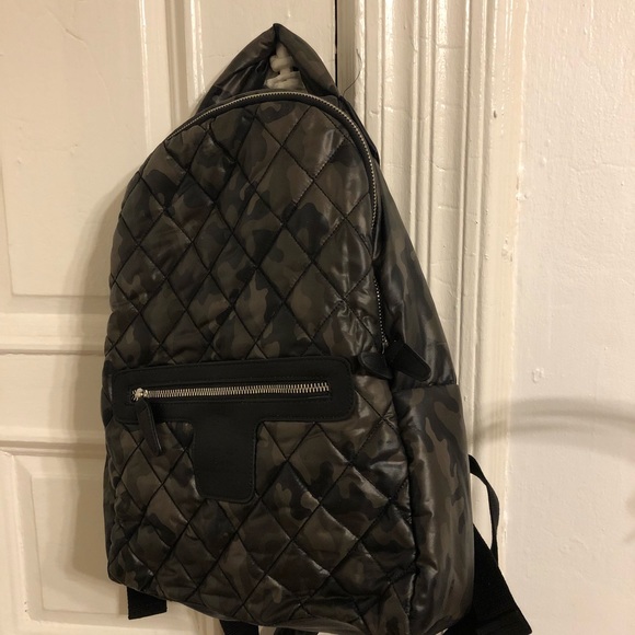 Never Used!! The Van quilted camo back pack. - Picture 4 of 5